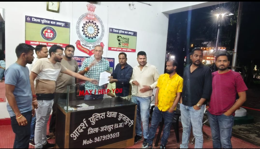 धार्मिक आयोजन में विघ्न एवं शांति भंग करने की कोशिश करने वालों के खिलाफ दुर्गा पूजा समिति के अध्यक्ष ने दी पुलिस थाने में लिखित शिकायत . . .