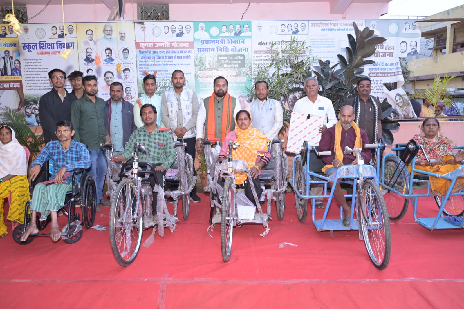 विधायक दीपेश साहू ने दिव्यांगों को सामान्य ट्राय साईकिल वितरण कर मनाया जन्मदिन
