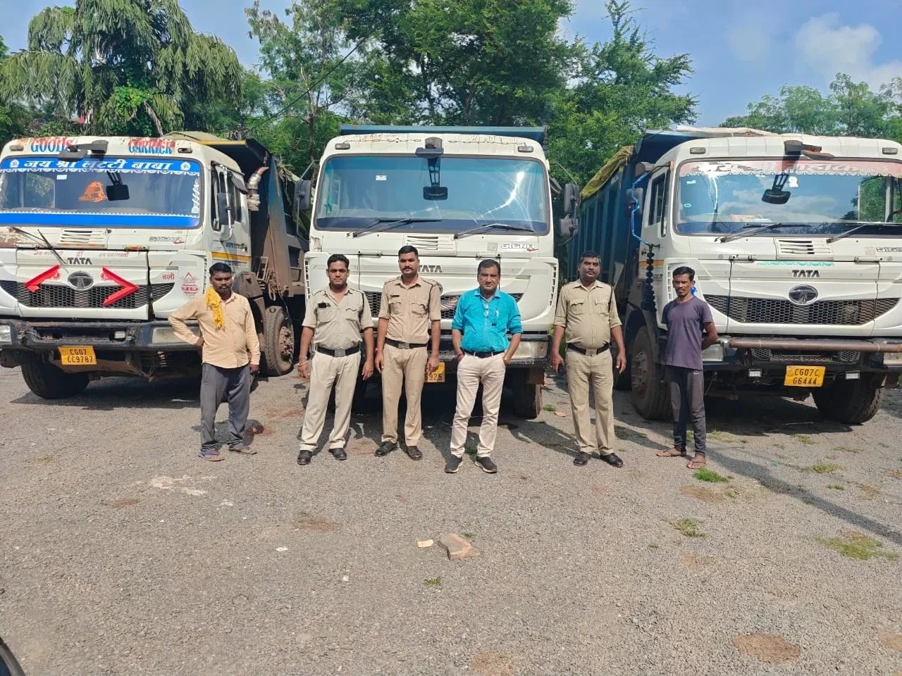 खनिज विभाग की बड़ी कार्रवाई, रेत के अवैध परिवहन में लगे 13 वाहनों को किया जब्त