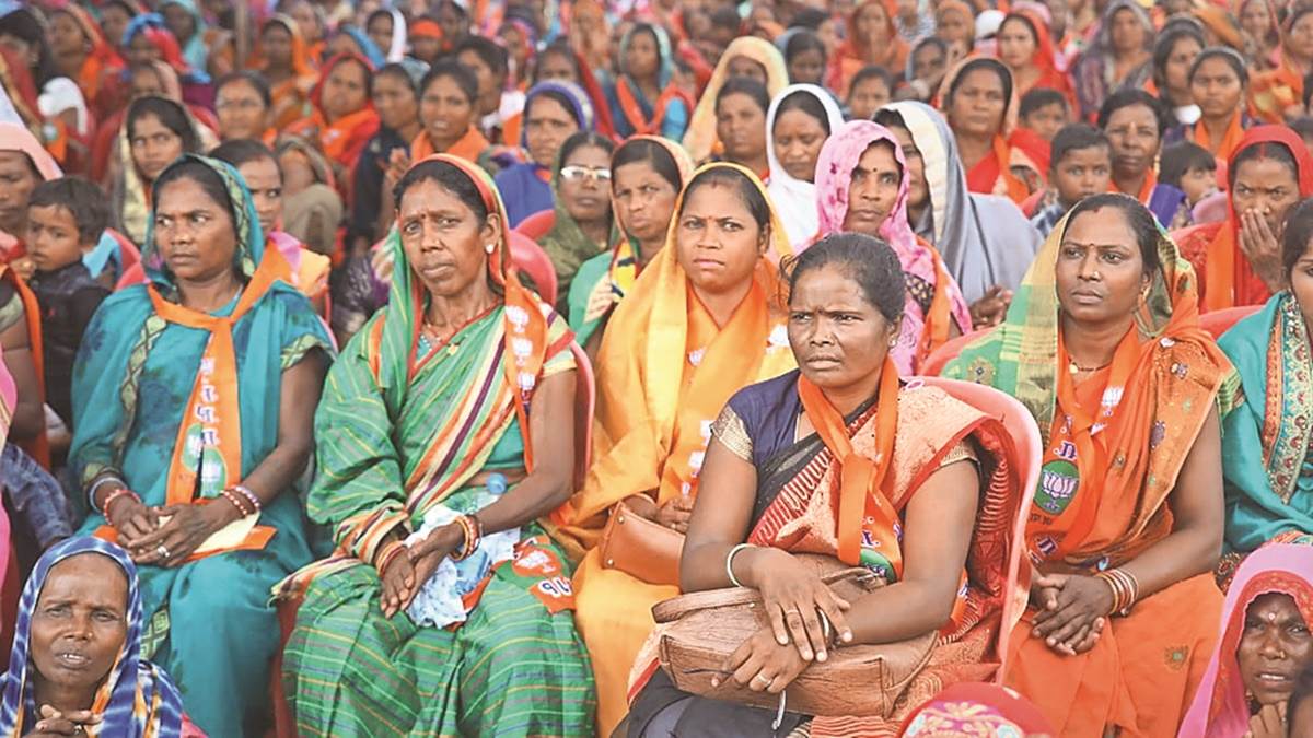 हिला आरक्षण बिल पास होने के बाद महिलाओं का बढ़ेगा चुनावी कद, आधी आबादी पर दलों का फोकस