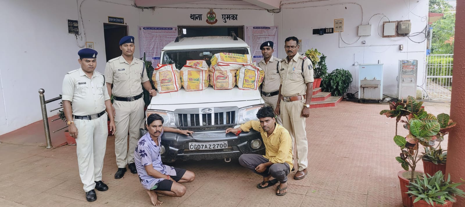 चार पहिया वाहन से शराब परिवहन करने वालें तस्कर थाना घुमका पुलिस के गिरफ्त में