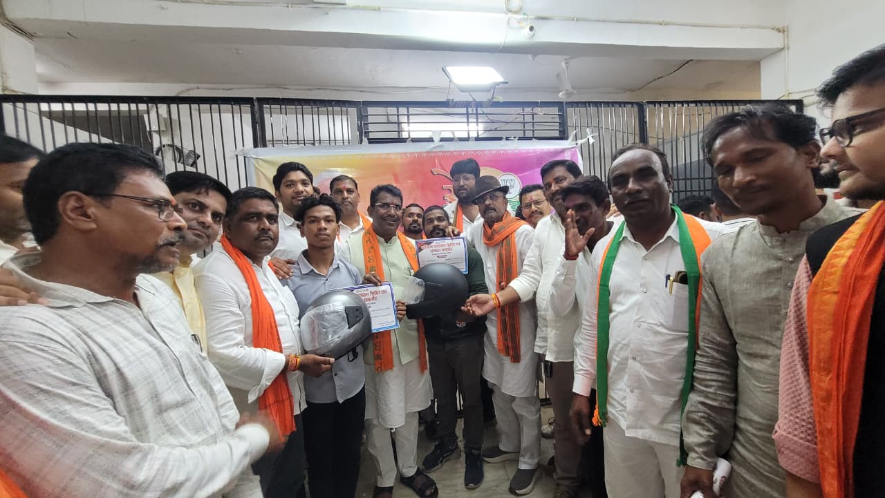 गरियाबंद में सेवा पखवाड़ा की शुरुआत, रक्तदान व हेलमेट वितरण से दिया जीवन सुरक्षा का संदेश