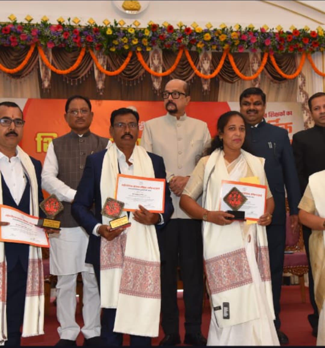“चिराग जो अंधेरों में भी रोशनी जलाए” – बीजापुर के शिक्षक जगदीश तोर्रेम को राज्यपाल पुरस्कार