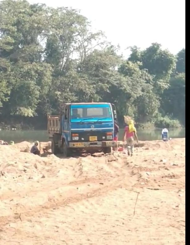 “रेत माफिया को माइनिंग विभाग का खुला संरक्षण? बंसी बंजारी में बगैर रॉयल्टी धड़ल्ले से अवैध उत्खनन” 