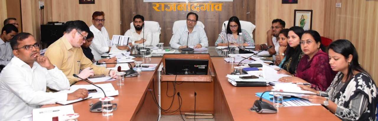 प्रधानमंत्री आवास योजना-ग्रामीण के आवास उपलब्ध कराने के संबंध में तैयार की गई रणनीतियों एवं कार्य-योजनाओं पर की गई चर्चा