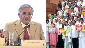 ओम बिरला के बाद अब मुख्य चुनाव आयुक्त ज्ञानेश कुमार को हटाने का नोटिस, 200 सांसदों ने किए साइन