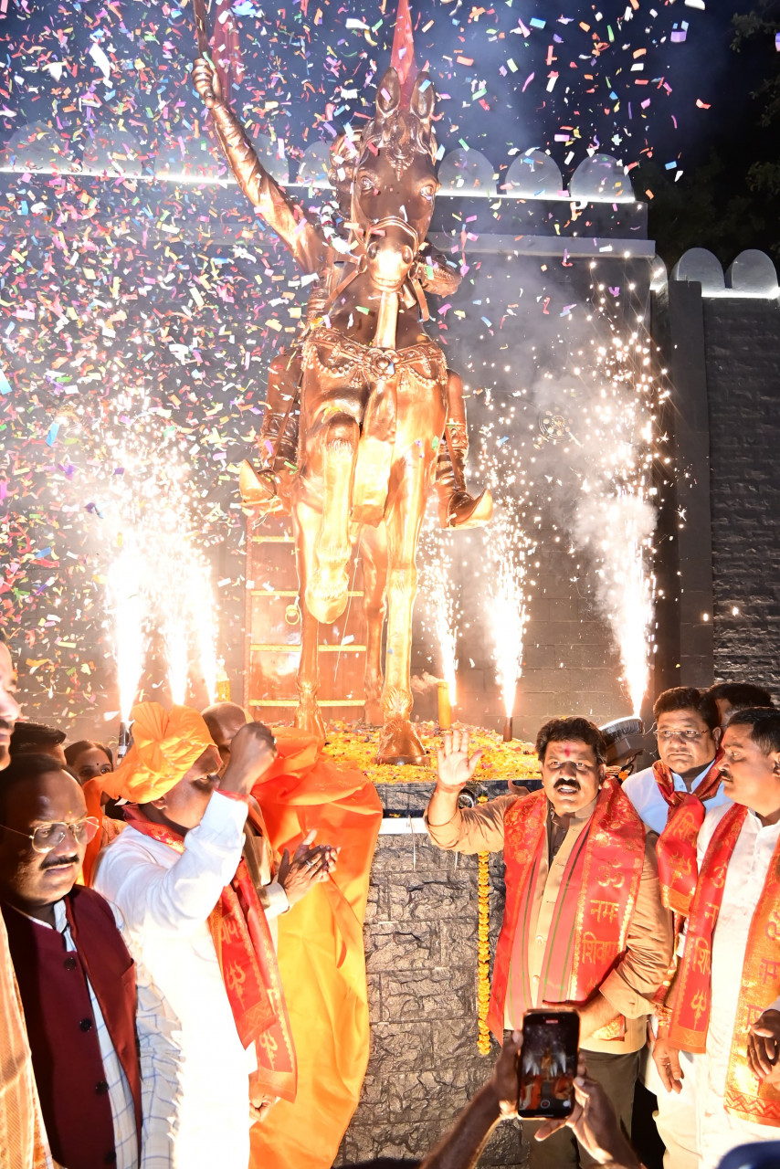  उप मुख्यमंत्री ने छत्रपति शिवाजी के प्रतिमा का किया लोकार्पण