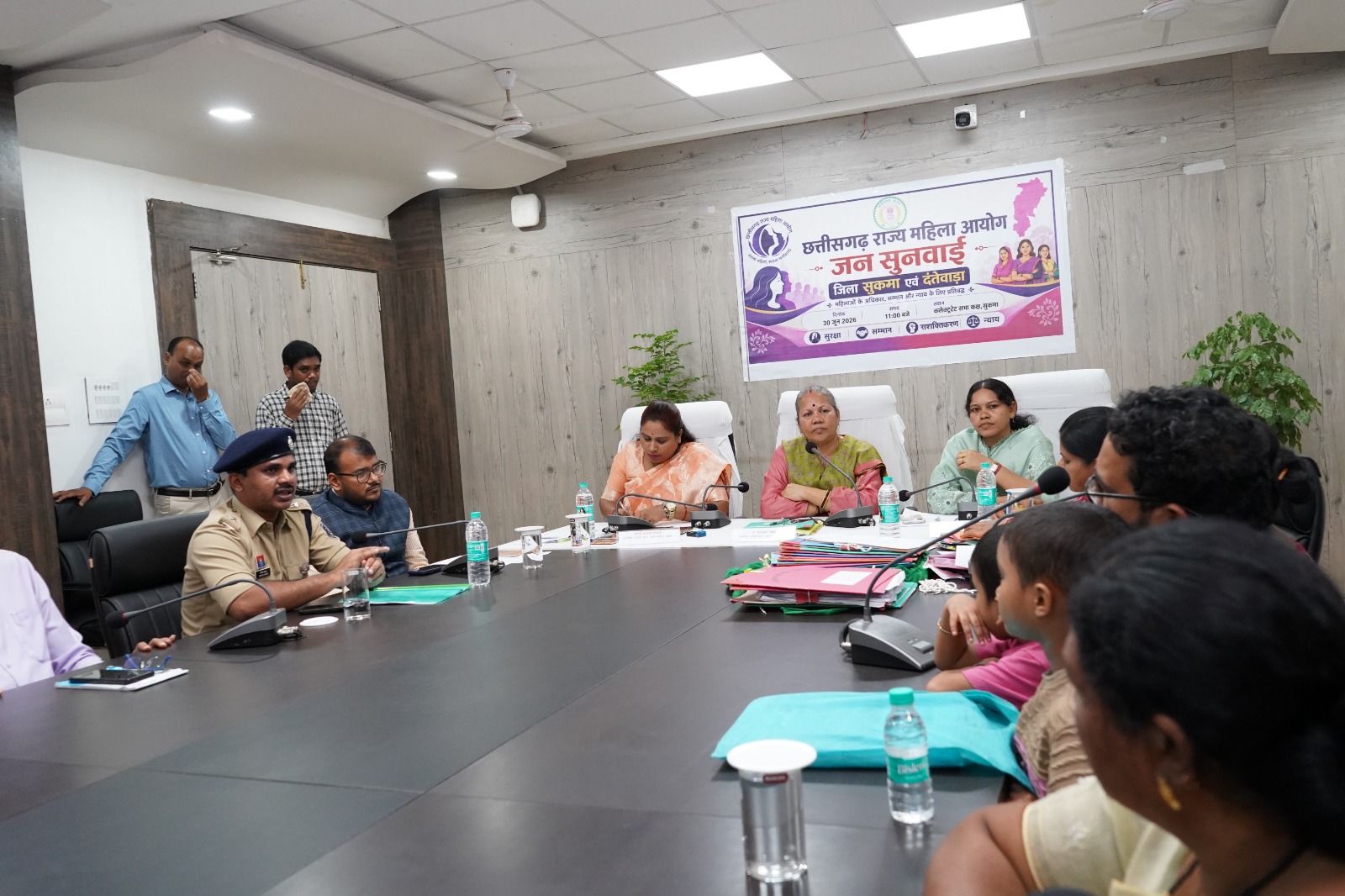 महिला आयोग का बड़ा एक्शन! दो शासकीय जवानों पर FIR के निर्देश, सेवा समाप्ति की भी सिफारिश