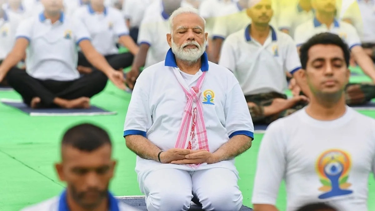 PM मोदी ने कोलकाता से किया योग दिवस का नेतृत्व, बोले- योग दुनिया का सबसे बड़ा कम्युनिटी सेलिब्रेशन
