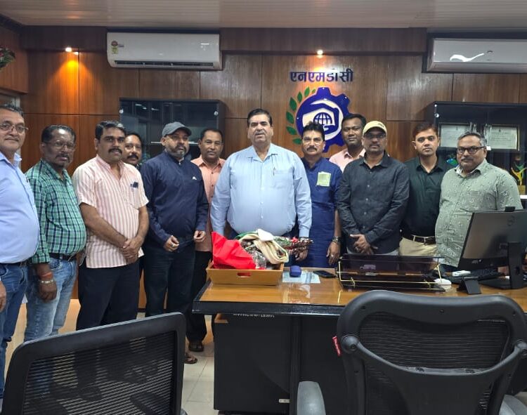 संजीव शाही को NMDC किरंदुल में अधिशासी निदेशक के पद पर पदोन्नति व हैदराबाद स्थानांतरण पर सम्मानित