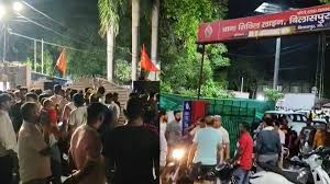 बिलासपुर : थाने में बवाल,मुस्लिम युवक पर हिंदू युवती को भगा ले जाने का आरोप