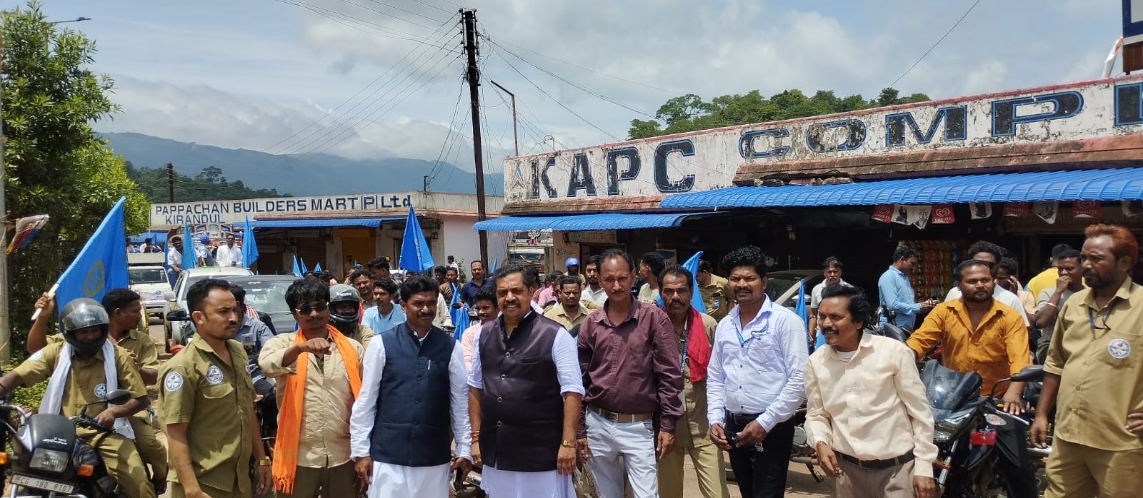 बैलाडीला ड्राइवर वेलफेयर एसोसिएशन द्वारा निकाली गई बाइक रैली