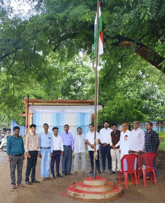 15 अगस्त के अवसर पर प्रेस कार्यालय छुरा में पत्रकारों ने किया ध्वजारोहण 