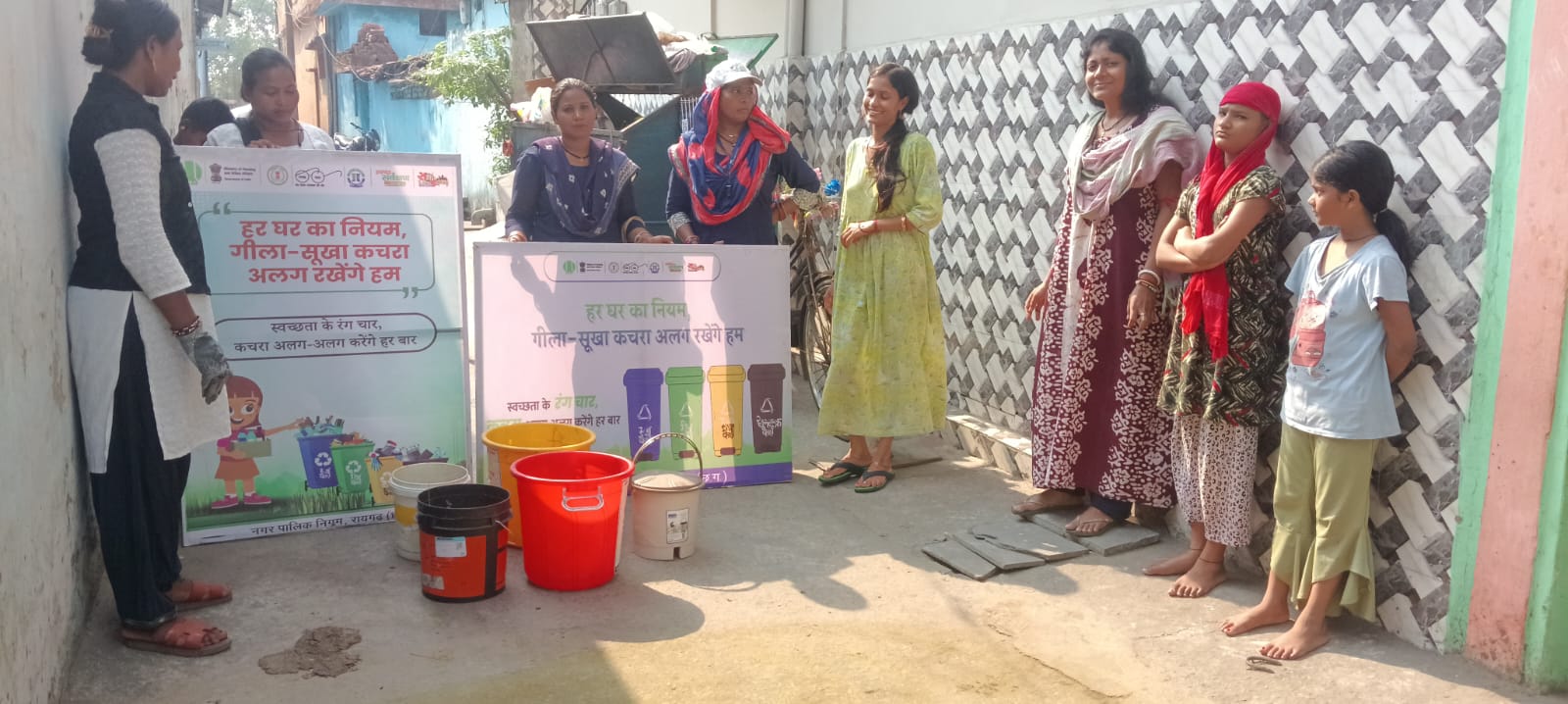 मिक्स कचरा देने वालों पर निगम सख्त, तीन प्रतिष्ठानों पर लगा जुर्माना