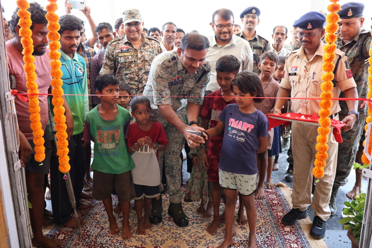 कलेक्टर अमित कुमार और एसपी किरण चव्हाण ने किया थाने का उद्घाटन, स्वास्थ्य सेवाओं का लिया जायजा