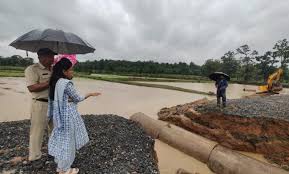  क्षतिग्रस्त पुलियों का निरीक्षण कर शीघ्रता से मरम्मत कराने ठेकेदार एवं इंजीनियर को एसडीएम ने दिए निर्देश