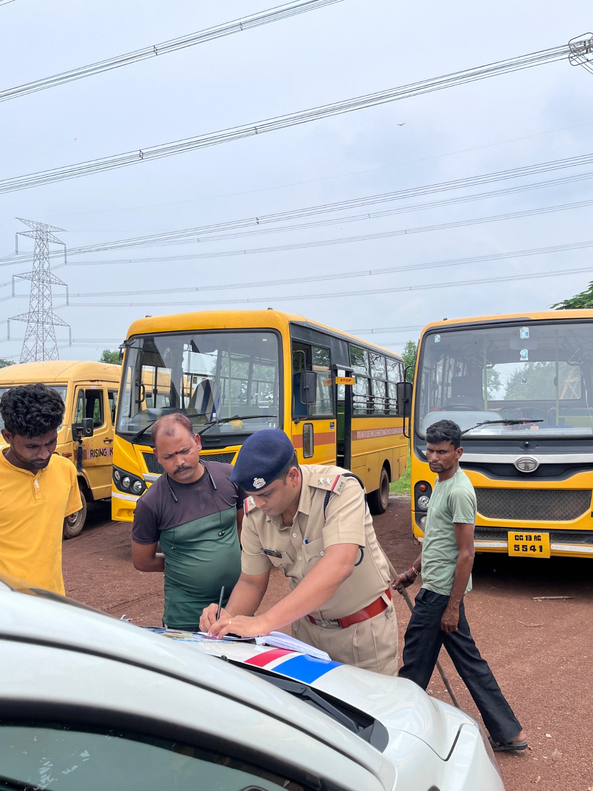 फिटनेस प्रमाण-पत्र नहीं होने पर 10 स्कूल बसों पर 38 हजार रुपए की चालानी कार्रवाई