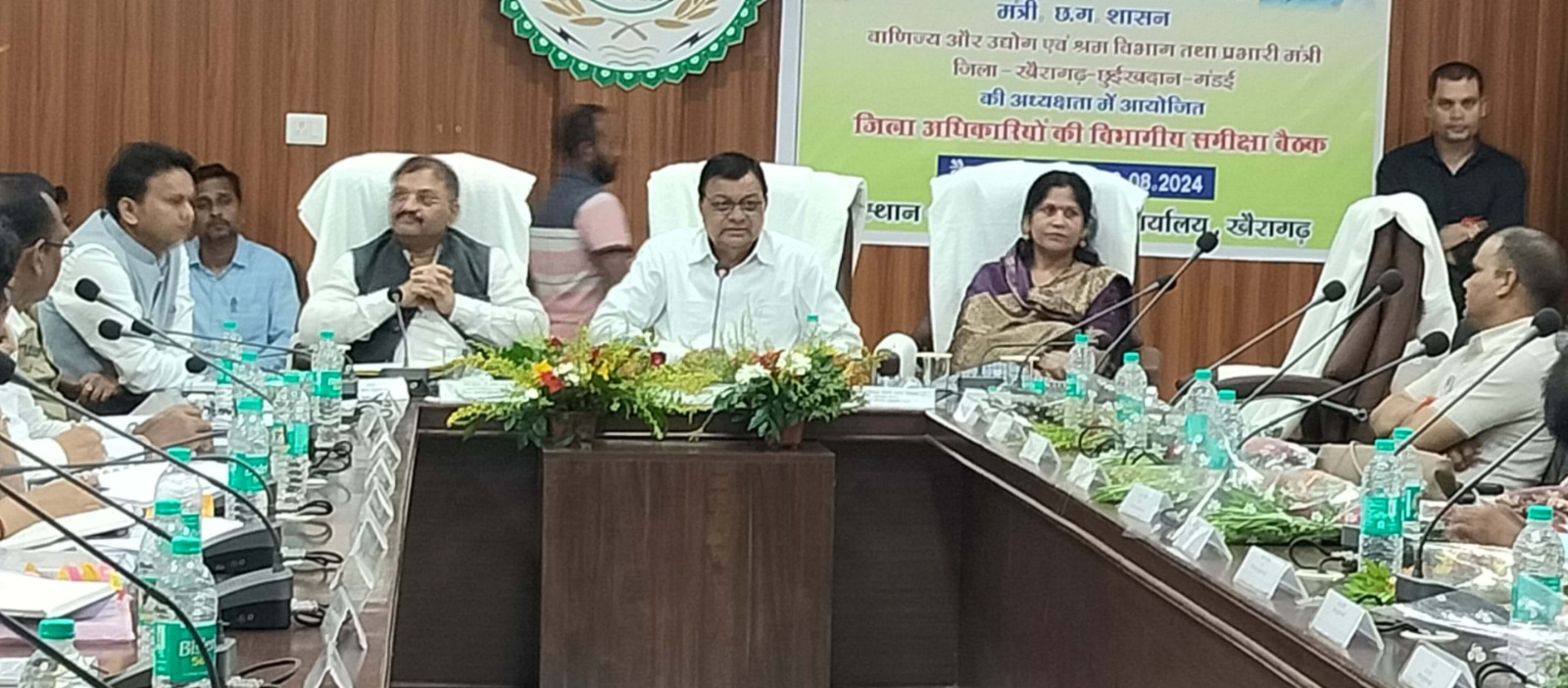 शासन की जनकल्याणकारी योजनाओं का जमीनी स्तर पर क्रियान्वयन हो : प्रभारी मंत्री  देवांगन