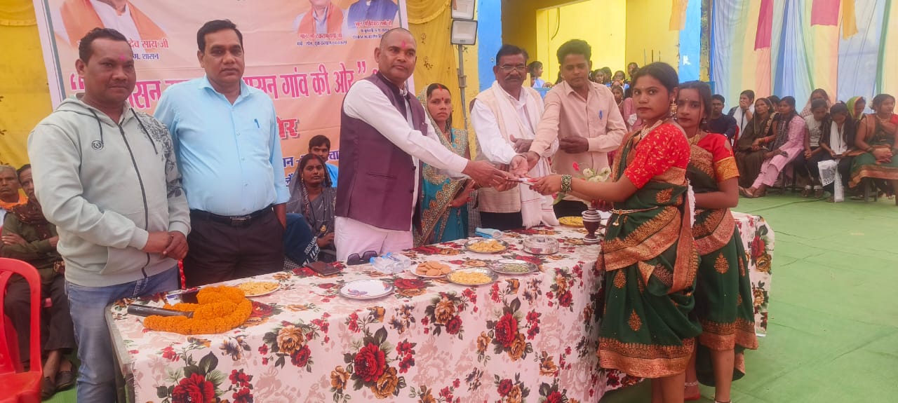 प्रशासन गांव की ओर कार्यक्रम योजनाओं के बारे में जानने का सार्थक पहल  : महेन्द्र साहू
