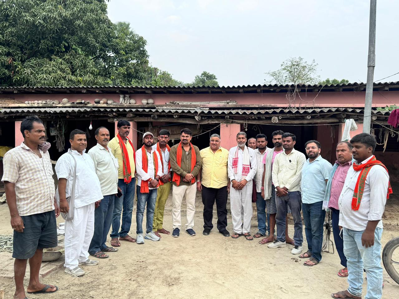 बिहार चुनाव मतदाताओं को रिझाने पहुंचे छत्तीसगढ़ केबिनेट मंत्री राजेश अग्रवाल 