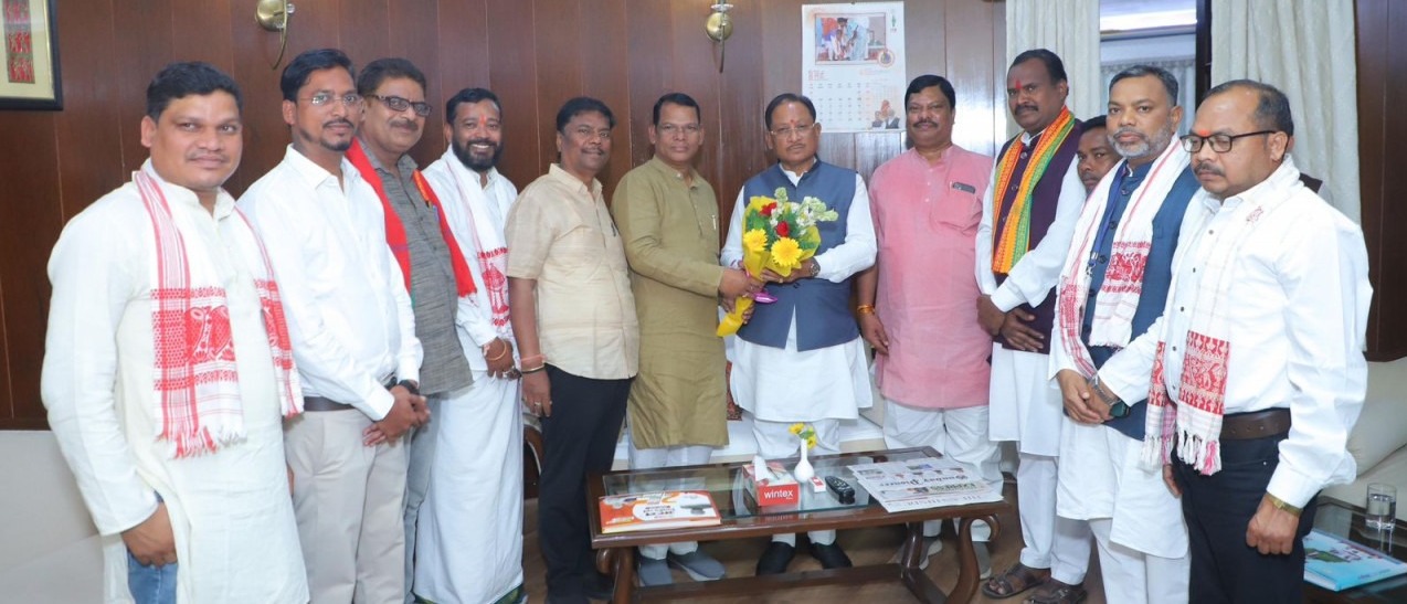 मुख्यमंत्री विष्णुदेव साय से सर्व आदिवासी समाज के प्रतिनिधिमंडल की सौजन्य मुलाकात