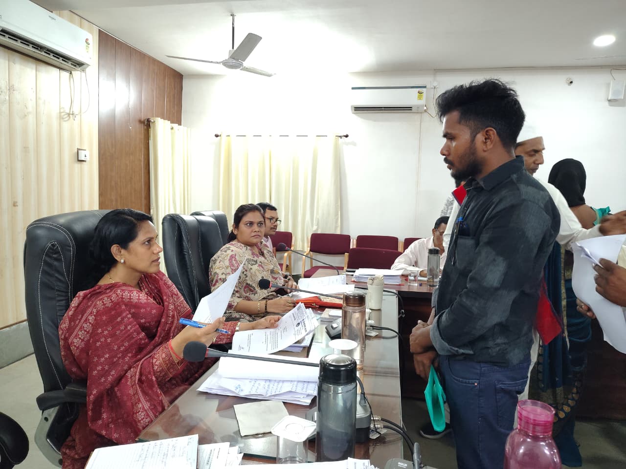 एमसीबी कलेक्टर संतन देवी जांगड़े का सख्त रुख, बोलीं- जनदर्शन के आवेदनों का समय-सीमा में हो निराकरण, लापरवाही नहीं होगी बर्दाश्त