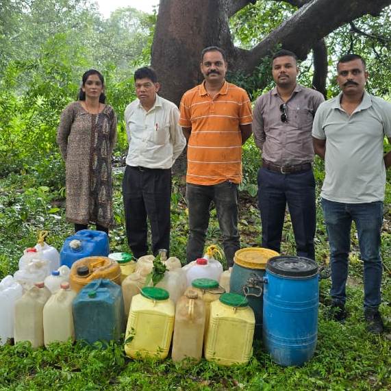 गरियाबंद जिले में आबकारी विभाग की बड़ी कार्यवाही,320 बल्क लीटर अवैध कच्ची मदिरा एवं 200 किलो महुआ लाहन बरामद
