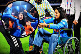  भारतीय बेटियों ने रचा इतिहास,व्‍हीलचेयर पर प्रतिका रावल मैदान में आईं और मनाया जश्‍न 