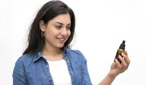 आइब्रो को घना बनाने के लिए नारियल या अरंडी तेल? जानें कौन सा है बेहतर विकल्प!