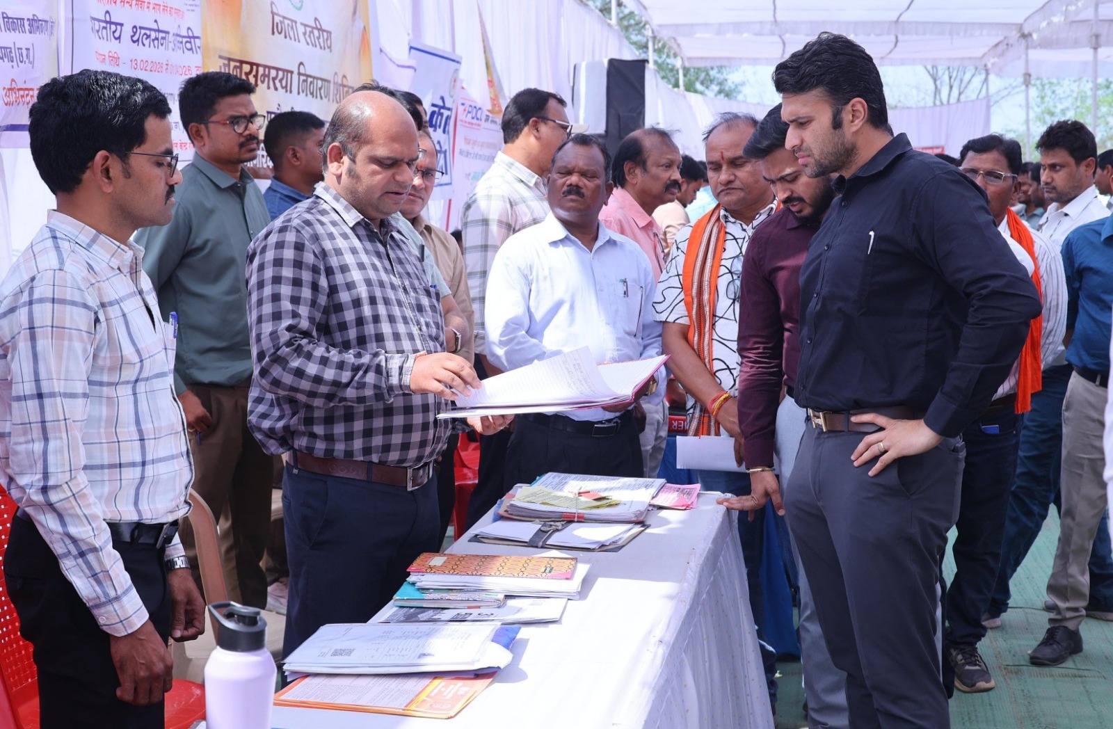 तहसील पुसौर में आयोजित हुआ जनसमस्या निवारण शिविर:सैकड़ों ग्रामीणों ने सौंपे आवेदन, कई मामलों का मौके पर निराकरण