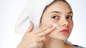 इन घरेलु नुस्खों से पाएं साफ और चमकदार त्वचा 