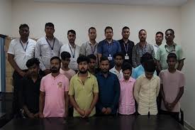लड़कियों के फेक आईडी बनाकर लोगों को ठग रहे थे लड़के,11 बदमाशों को पुलिस ने दबोचा 