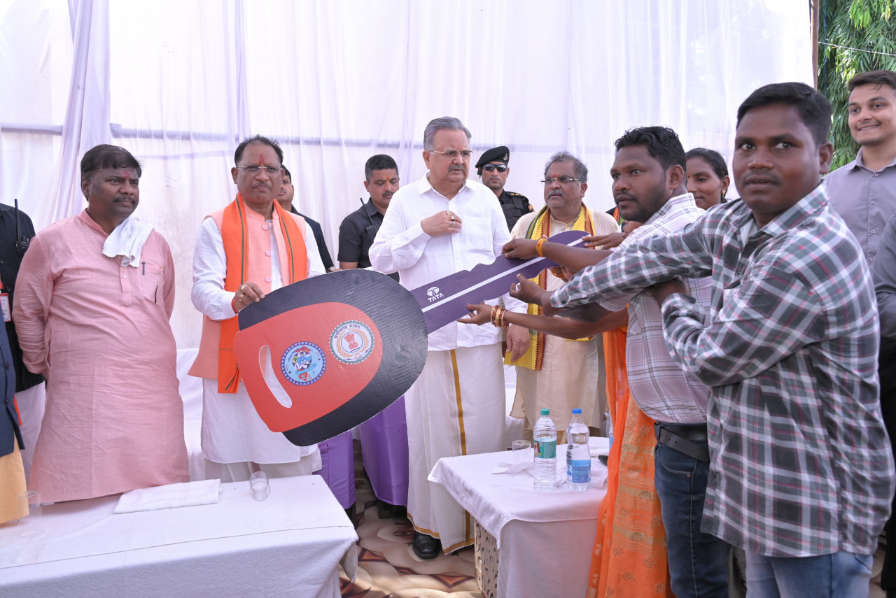 मुख्यमंत्री साय ने ग्राम मसेनार एवं पाहुरनार को प्रदान किया संपूर्ण जैविक ग्राम का प्रमाण पत्र