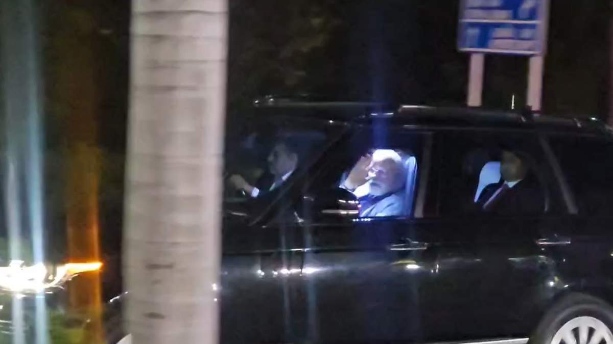 डीजीपी-आइजी सम्मेलन में शामिल होने रायपुर पहुंचे पीएम मोदी, एयरपोर्ट पर केंद्रीय गृहमंत्री, राज्यपाल, सीएम ने किया स्वागत 