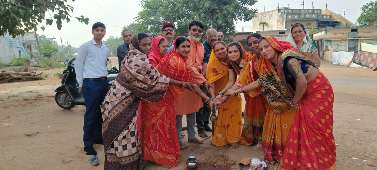 भेड़ीकला सरपंच कृष्णा साहू ने किया नाली निर्माण एवं शेड निर्माण कार्य का किया भूमिपूजन