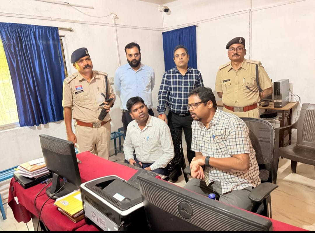 जशपुर प्रवास के दौरान अपर मुख्य सचिव ,गृह जेल ( छ. ग) मनोज पिंगुआ ने किया, थाना सिटी कोतवाली का भ्रमण कर,निरीक्षण