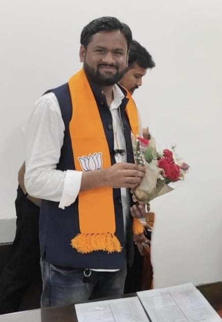 फेसबुक पोस्ट विवाद:  भाजपा ने नीरज यादव को पार्टी की प्राथमिक सदस्यता से किया निलंबित