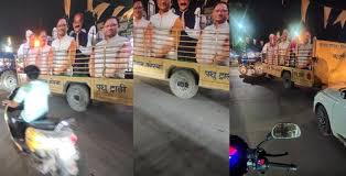  पशु ट्राली में सीएम, डिप्टी सीएम सहित मंत्रियों के कटआउट, निगम आयुक्त ने जिम्मेदारों से मांगा जवाब 