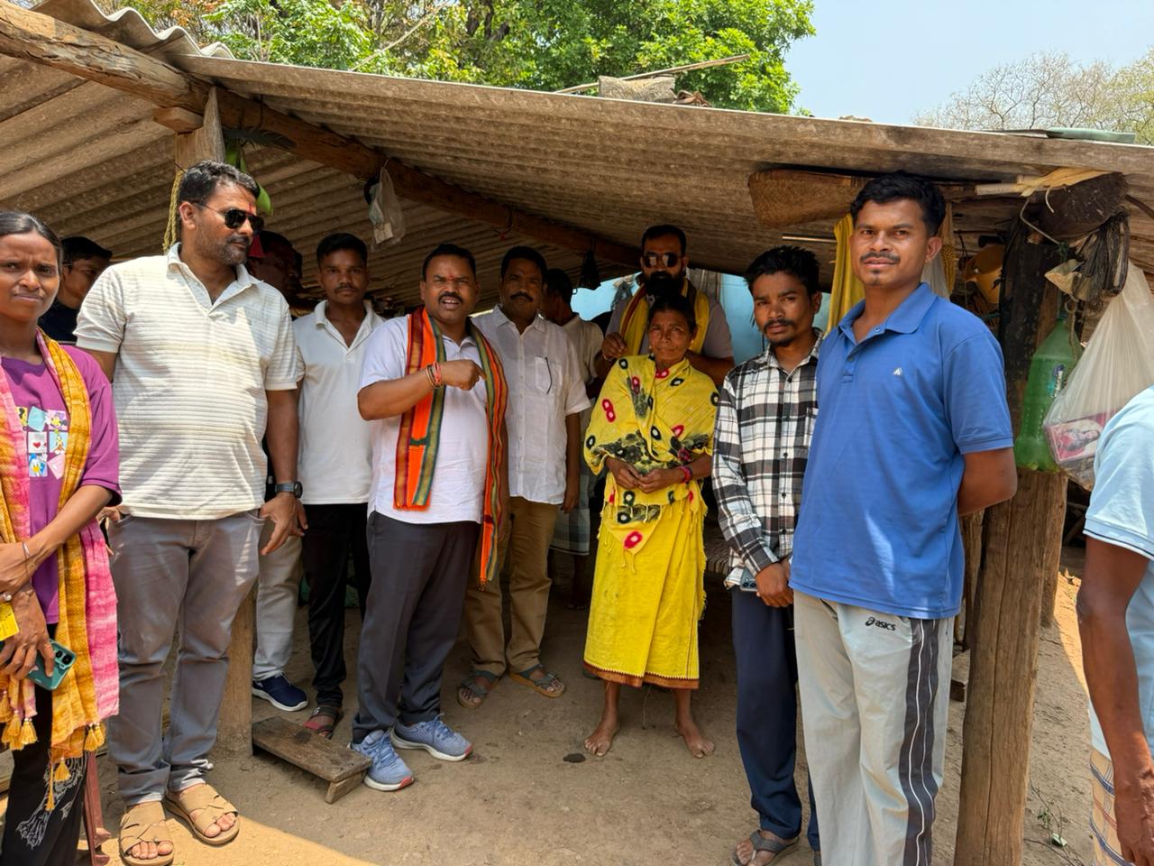 ‘गांव चलो, बस्ती चलो’ अभियान: किरंदुल में नंदलाल मुड़ामी का जनसंवाद, ग्रामीणों से सीधे सुनी समस्याएं