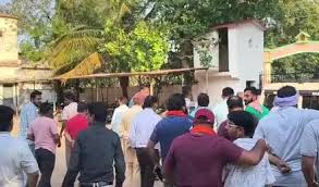 छत्तीसगढ़: दुष्कर्म से गर्भवती हुई हिंदू युवती,शहर के बीच चौक में मुस्लिम युवक की पिटाई