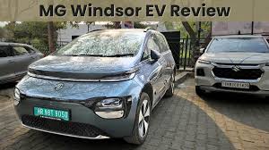 MG Windsor EV Review: चलाने में है कितनी दमदार, जानें फीचर्स और रेंज