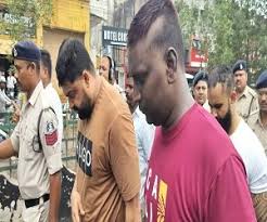 रायपुर पुलिस ने गंजा कर बाउंसरों का निकाला जुलूस