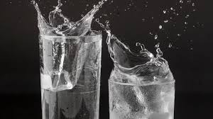 क्या आप जानतें हैं बहुत ठंडा पानी पीना सेहत को पहुंचा सकता है नुकसान 