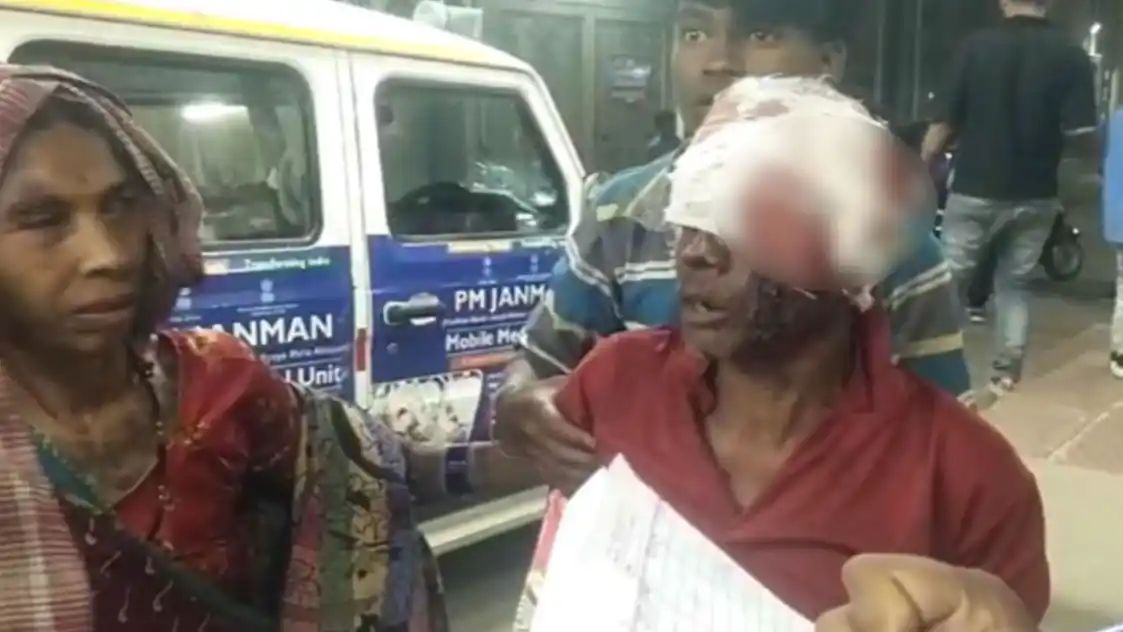नशेड़ी बेटी ने अपने ही माता- पिता पर ईंट से किया हमला