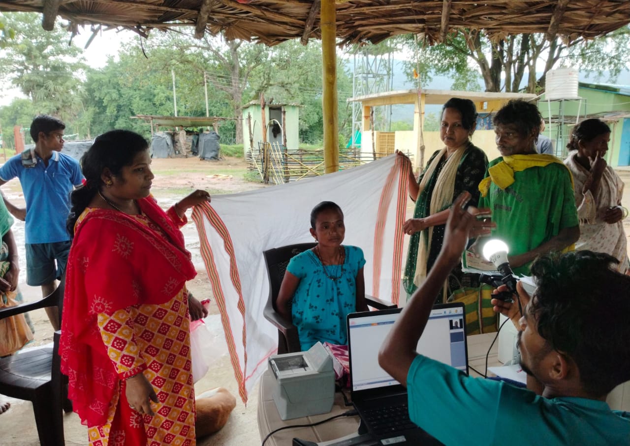 पहुंचविहीन मूलेर गांव में आधार कार्ड शिविर का किया गया आयोजन