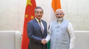 पीएम मोदी से मिले चीन के विदेश मंत्री वांग यी, SCO सम्मेलन के लिए निमंत्रण सौंपा
