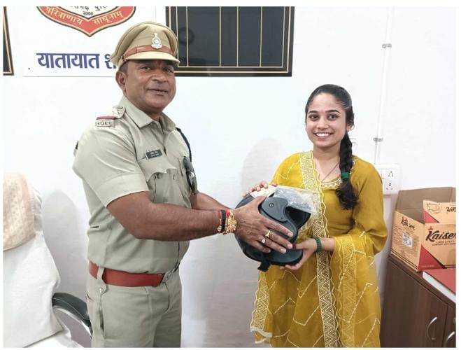 जब नगर के बहनों ने बांधी राखी, गिफ्ट मे मिला हेलमेट