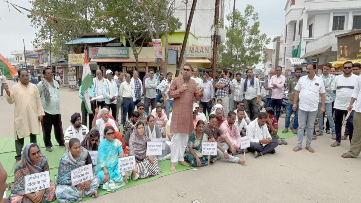 55 करोड़ की परिक्रमा पथ परियोजना पर बवाल! कांग्रेस के चक्काजाम से थमा ट्रैफिक, प्रशासन ने किया रूट डायवर्ट
