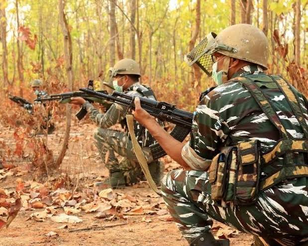 CG Breaking : सुरक्षाबलों और नक्सलियों के बीच जबरदस्त मुठभेड़,3 नक्सली ढेर..सर्च ऑपरेशन जारी