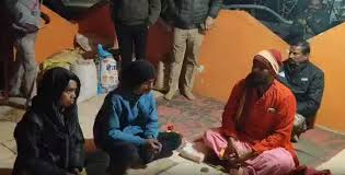 पुलिसवालों ने प्रेमी जोड़े की थाने में कराई शादी